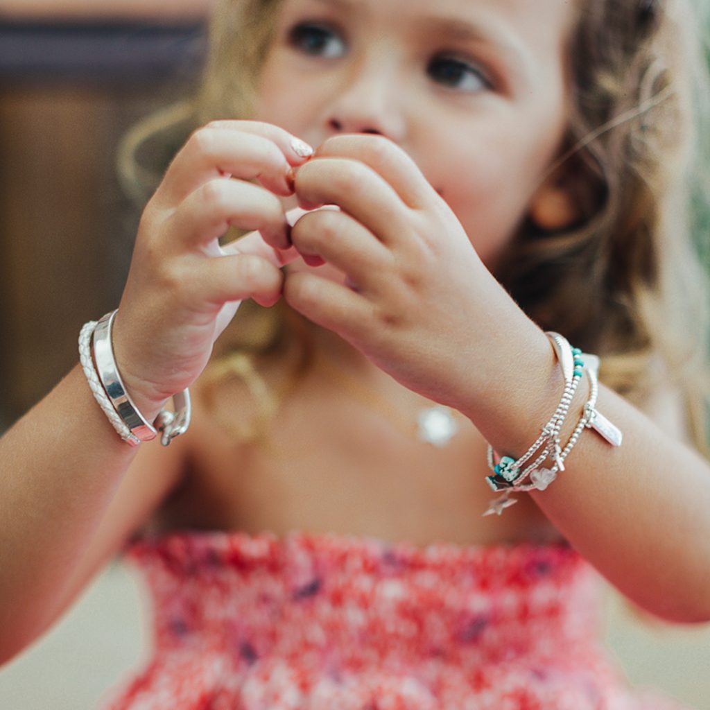 BRACELET ARGENT ENFANT FILLE À ÉTOILES SUR MAILLE SERPENT main image 1